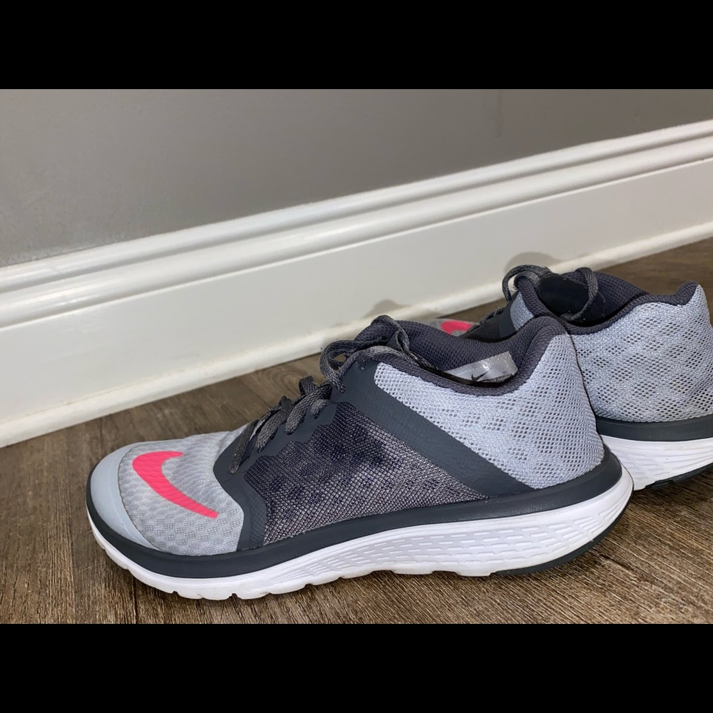 Nike women’s running shoe size 7